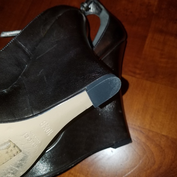 Authentic Gucci Sand Pelle Wedge Sandal - Picture 5 of 8